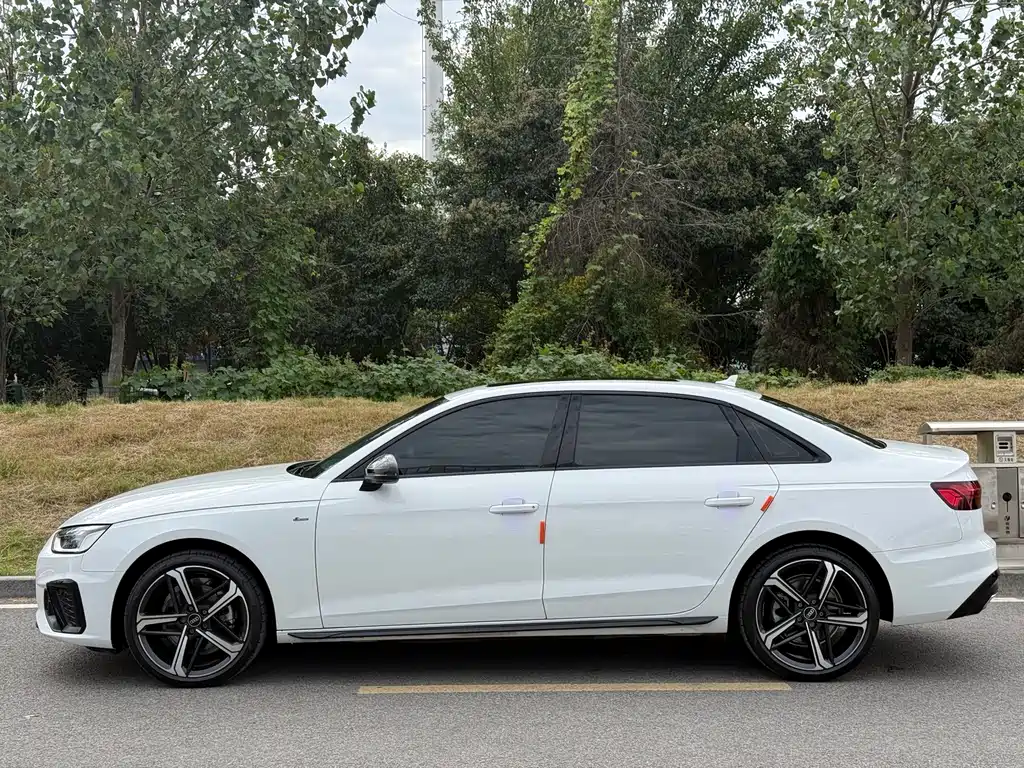 Audi A4L 2024 — фото 10
