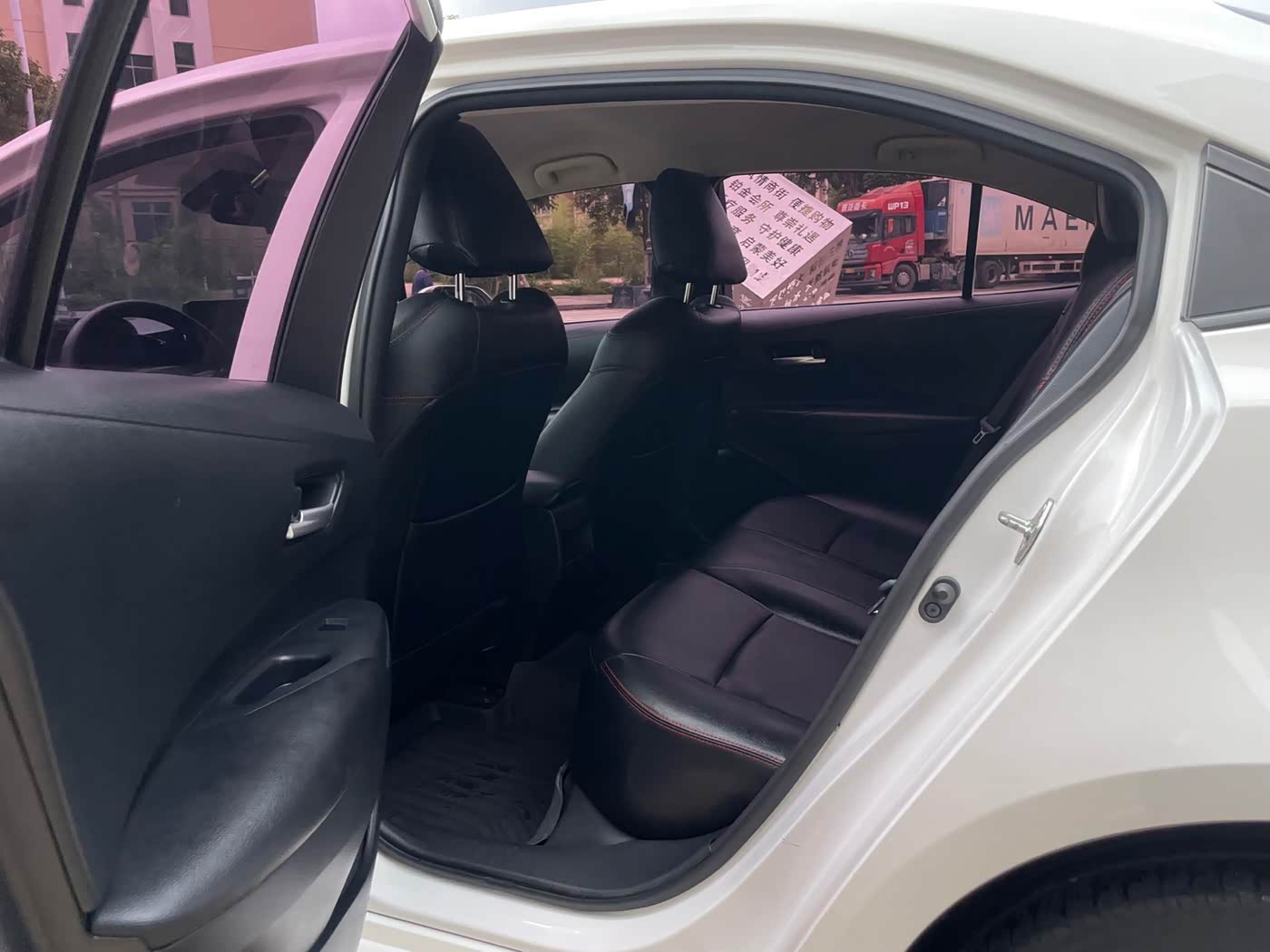 Toyota Corolla 1.2 л 2022 г. Белый, пробег 50000 км