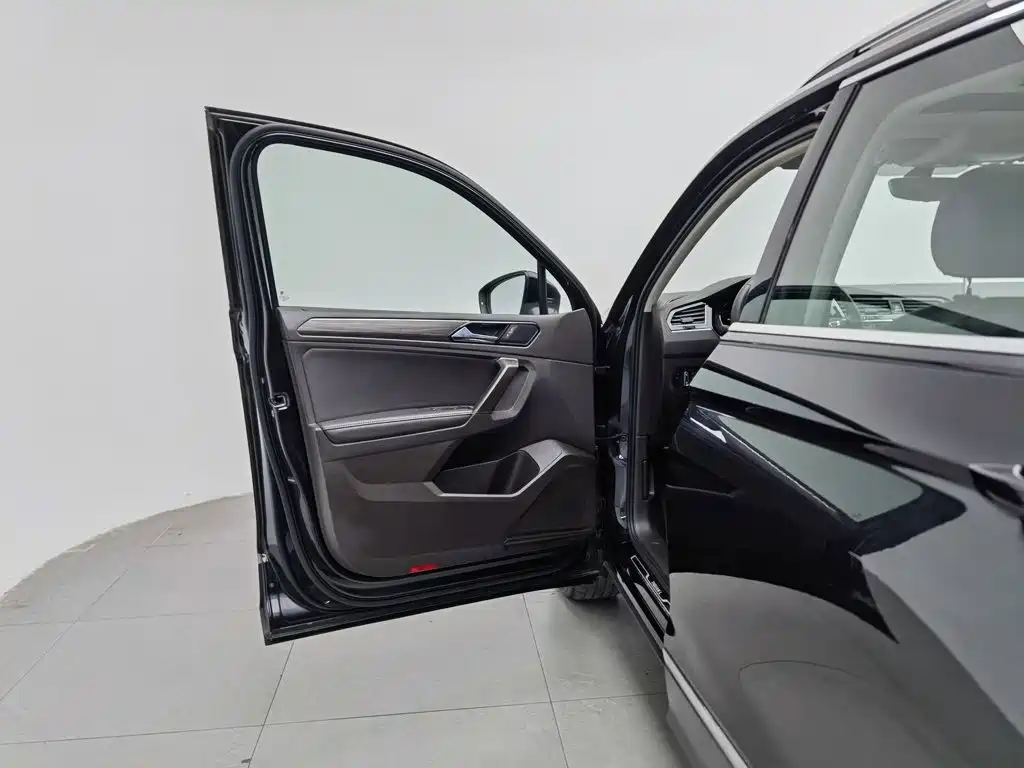 Volkswagen Tiguan L — миниатюра 8