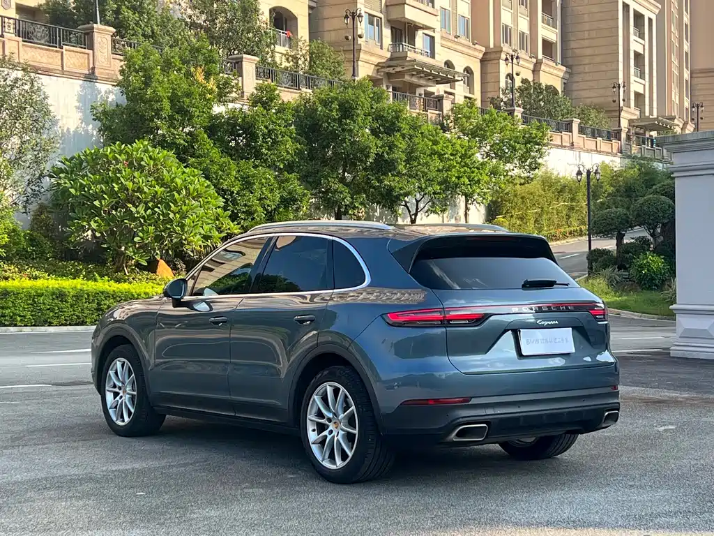 Porsche Cayenne — миниатюра 4
