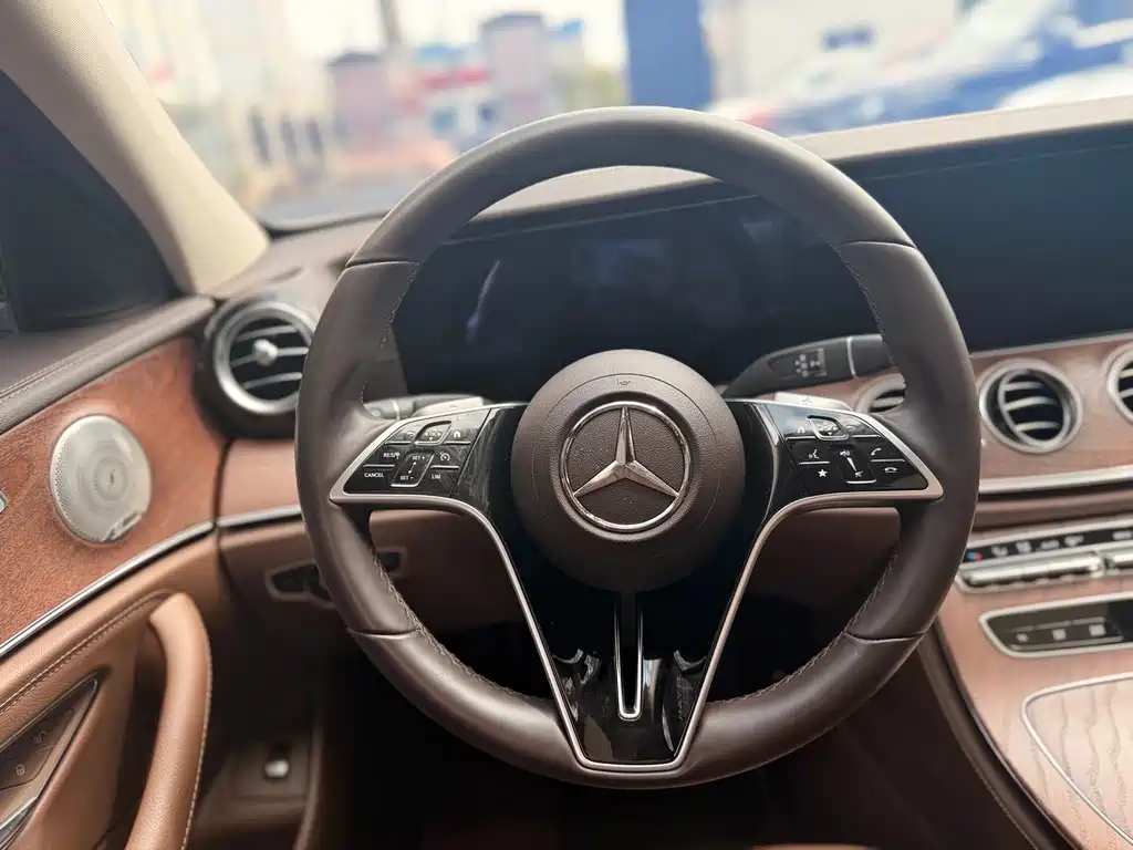 Mercedes-Benz E-Class — миниатюра 20