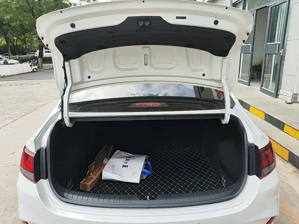 Hyundai Elantra — миниатюра 19