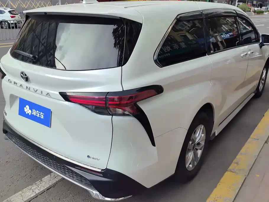 Toyota Granvia — миниатюра 3