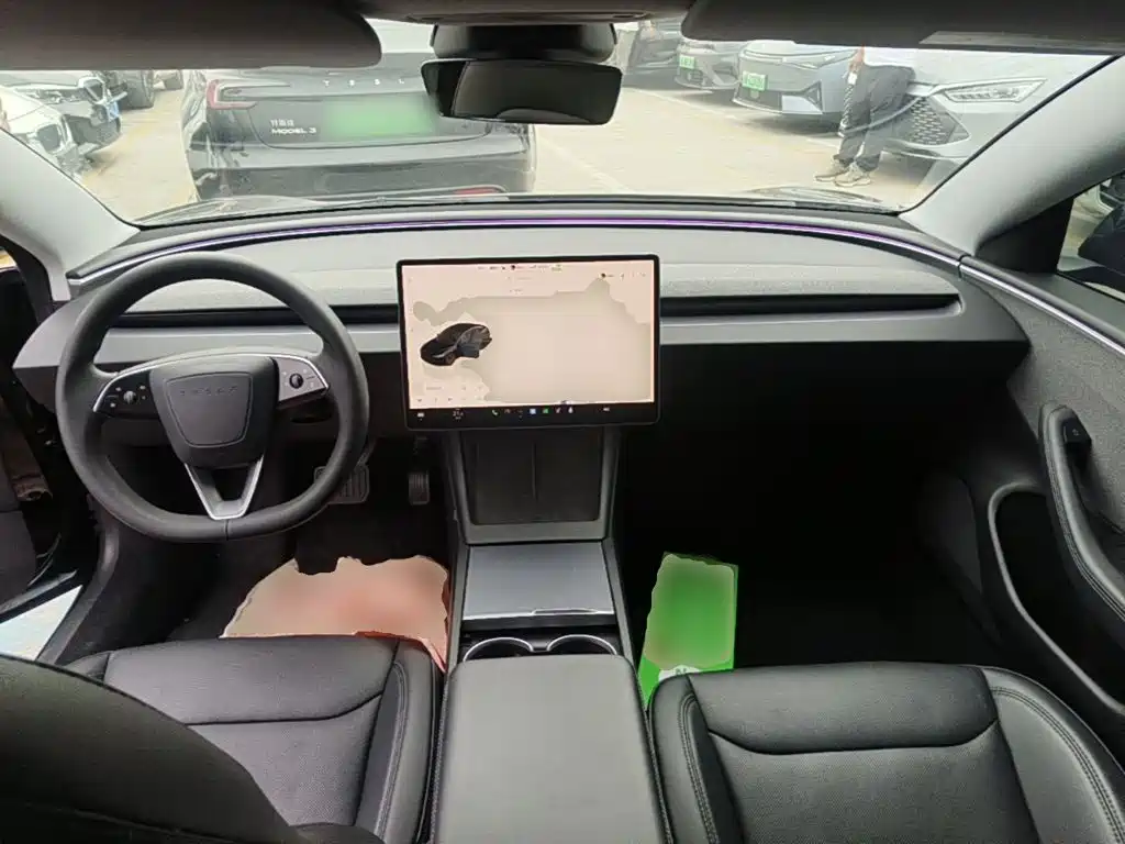Tesla Model 3 — миниатюра 10