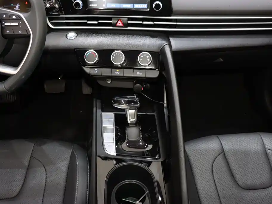 Hyundai Elantra — миниатюра 15