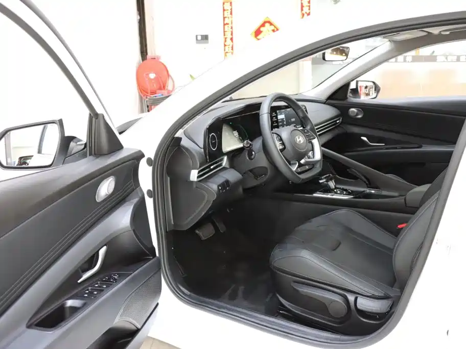 Hyundai Elantra — миниатюра 10