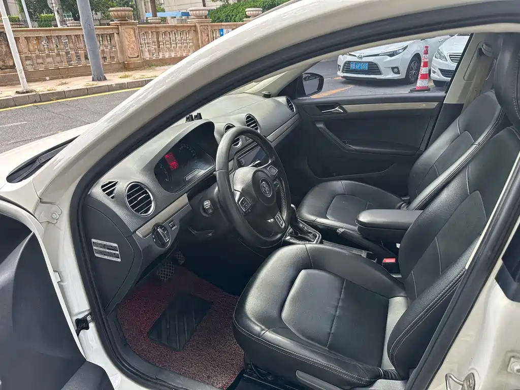 Volkswagen Jetta — миниатюра 6