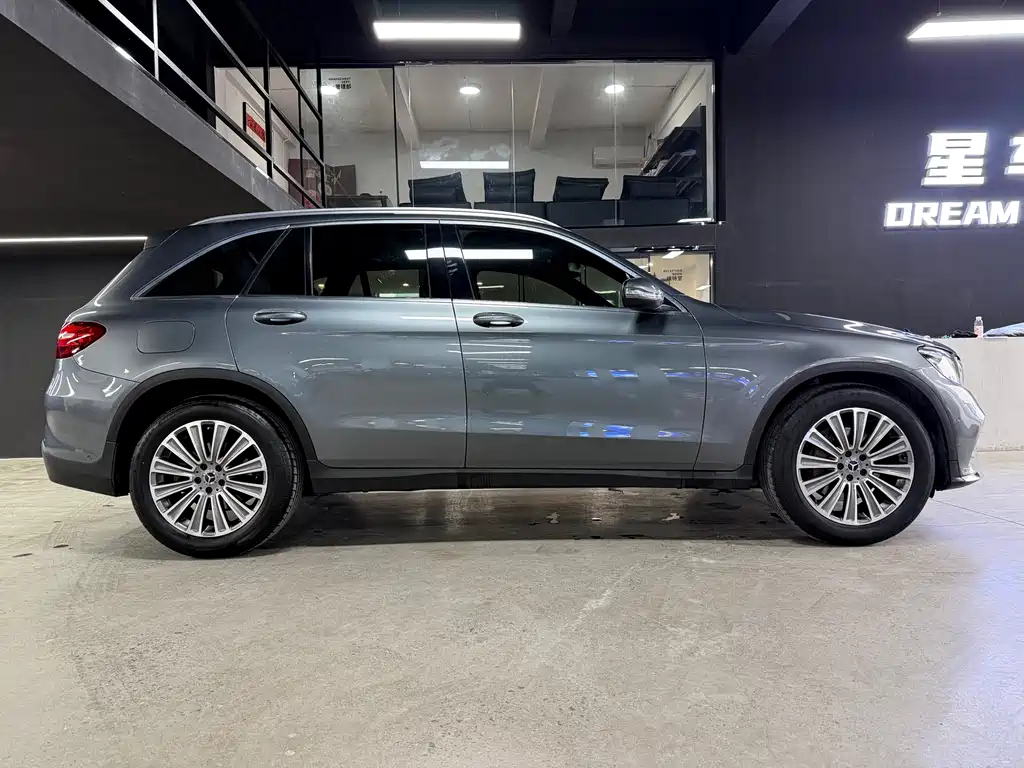 MERCEDES-BENZ GLC