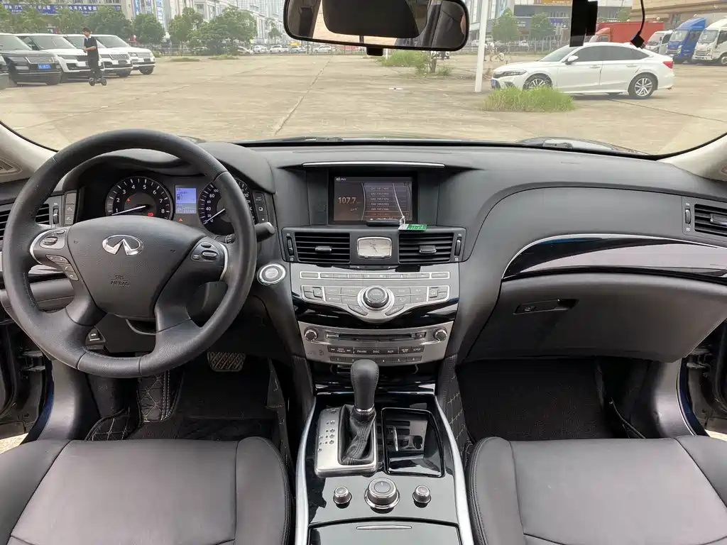 Infiniti Q70 — миниатюра 6