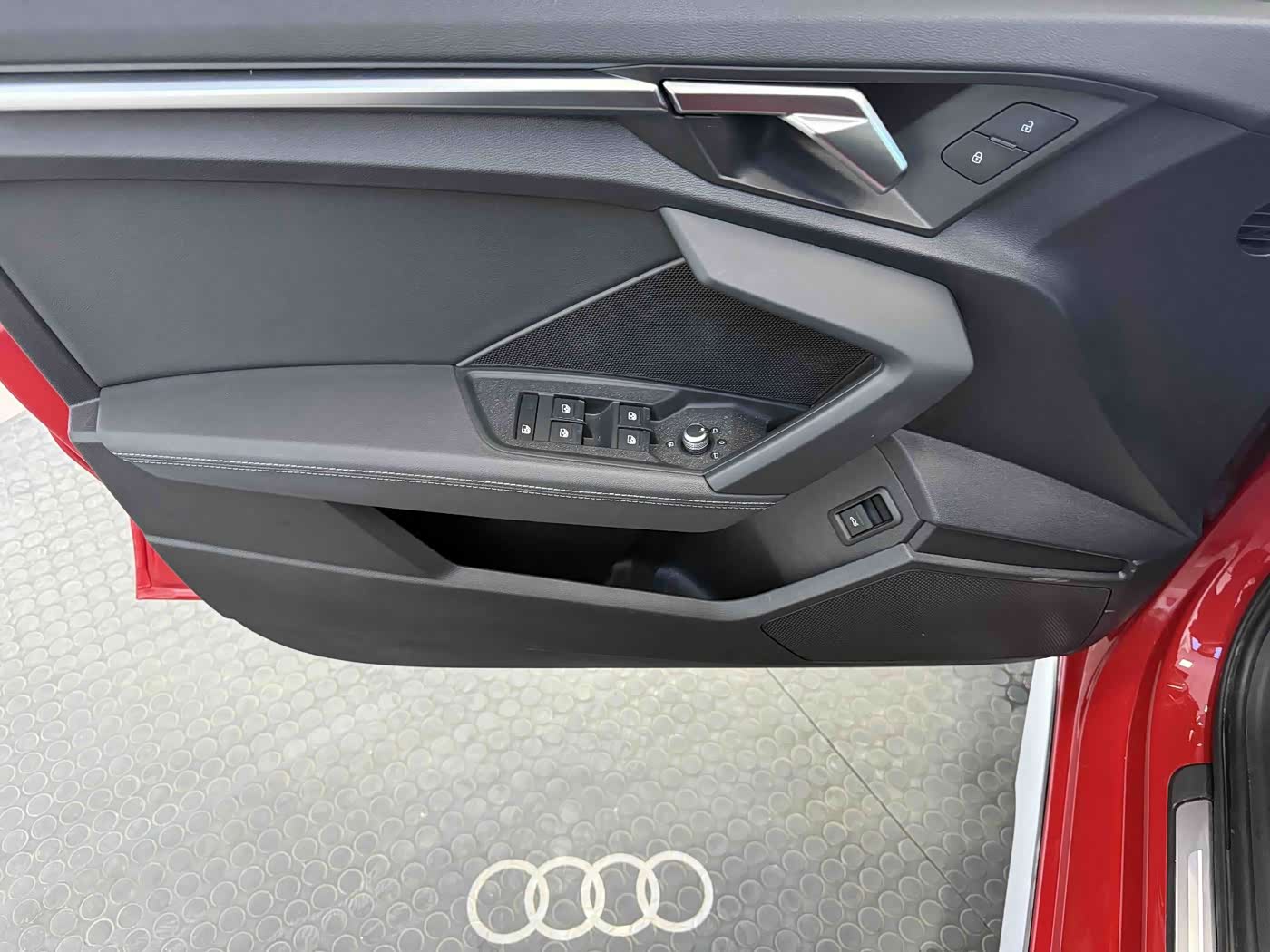 Audi A3 1.4 л 2022 г. красный/фиолетовый, пробег 7000 км
