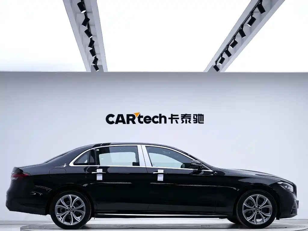 Mercedes-Benz E-Class — миниатюра 2