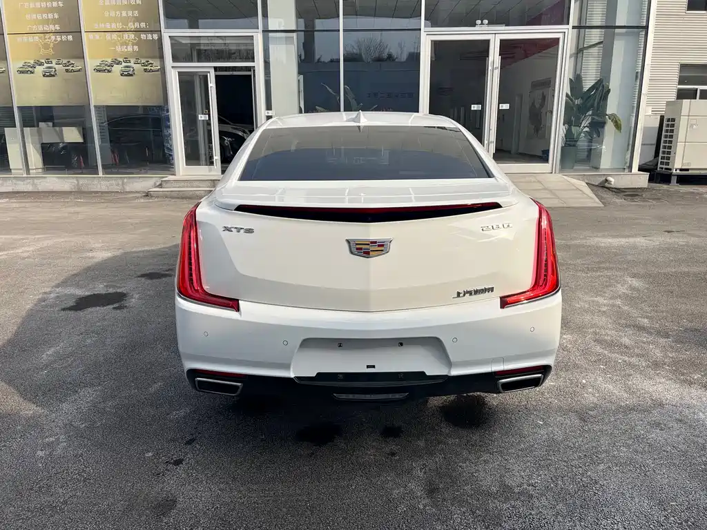 CADILLAC XTS