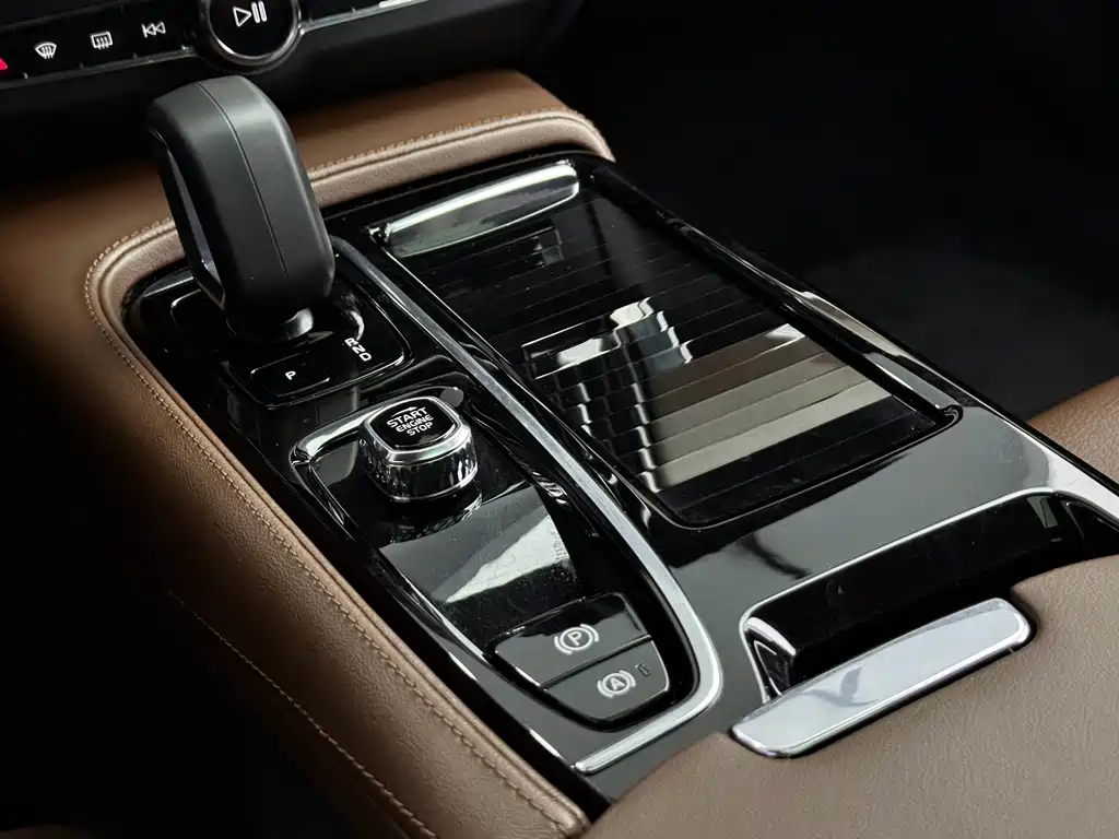 Volvo S90 PHEV — миниатюра 16