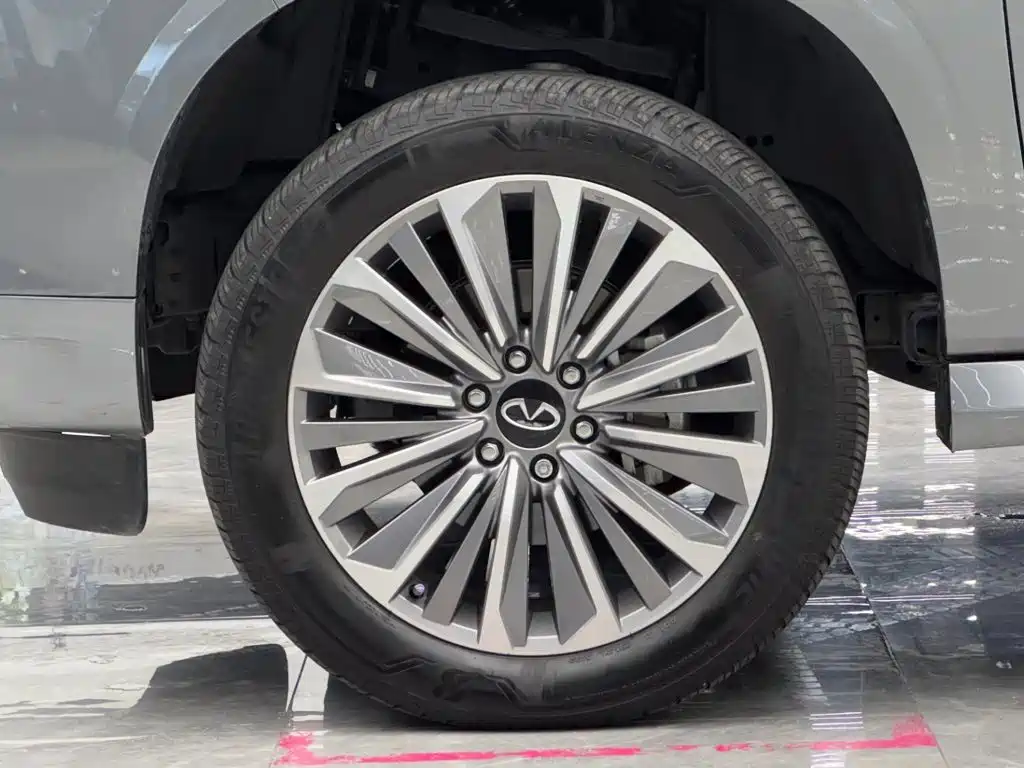 Infiniti QX80 — миниатюра 4