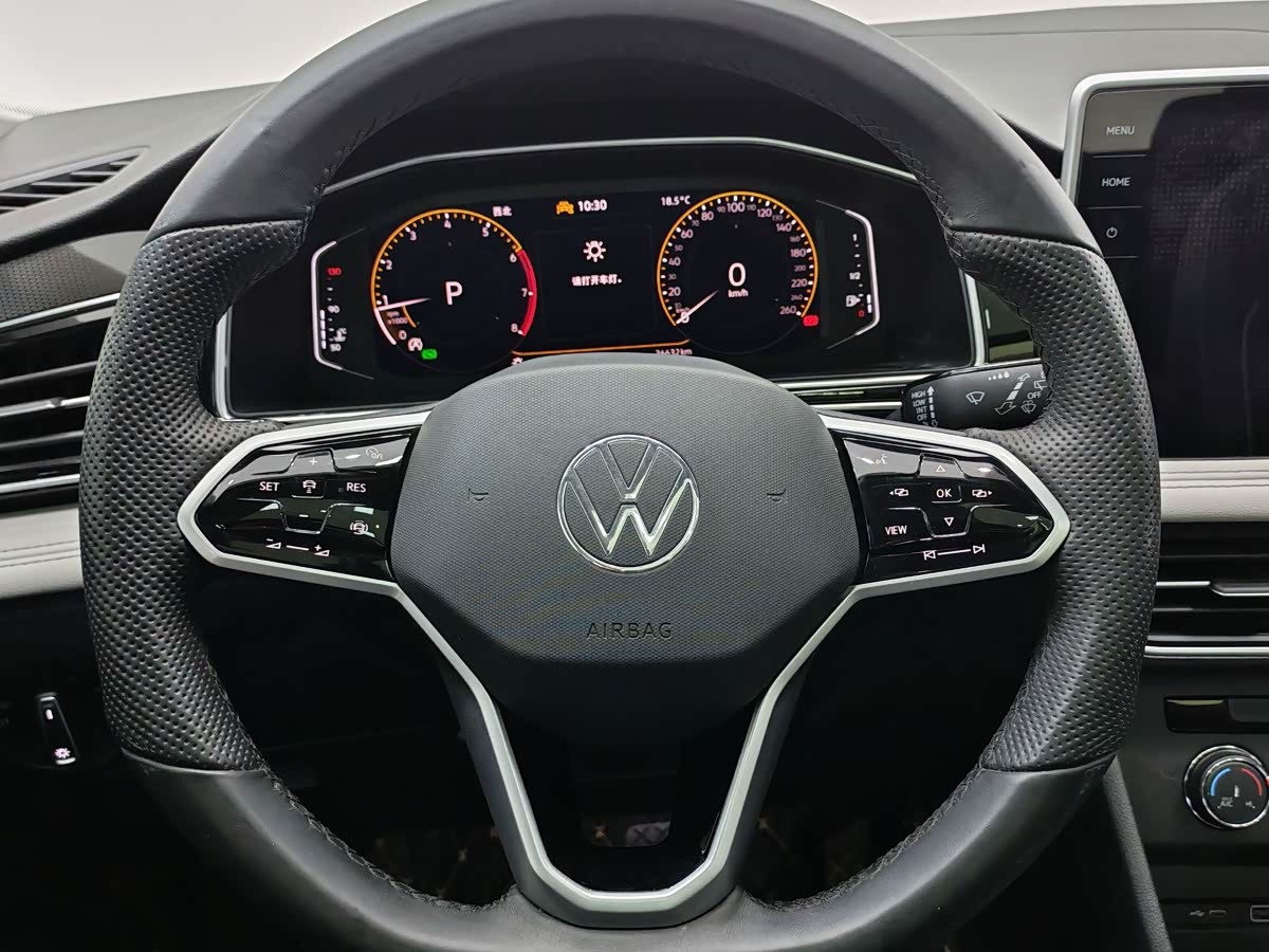 Volkswagen Tiguan L 1.4 л 2023 г. Чёрный, пробег 36700 км