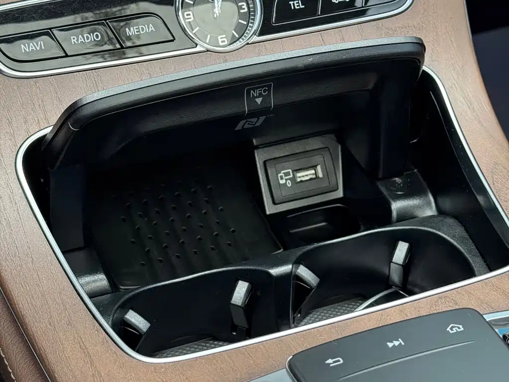 Mercedes-Benz E-Class — миниатюра 21