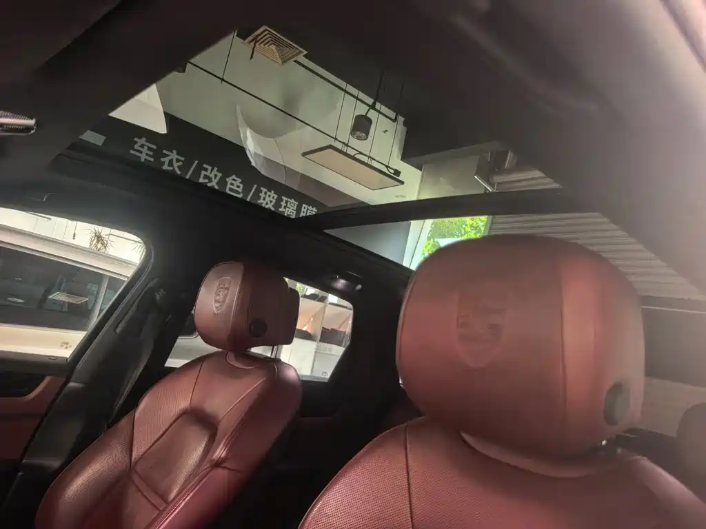 Porsche Cayenne — миниатюра 6