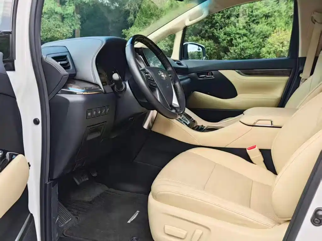 Toyota Vellfire 2020 2.5L HV Luxury