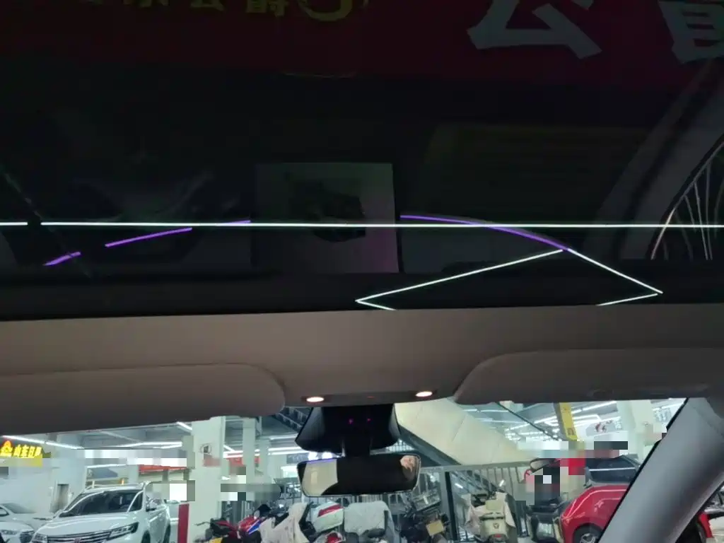 Tesla Model Y — миниатюра 18
