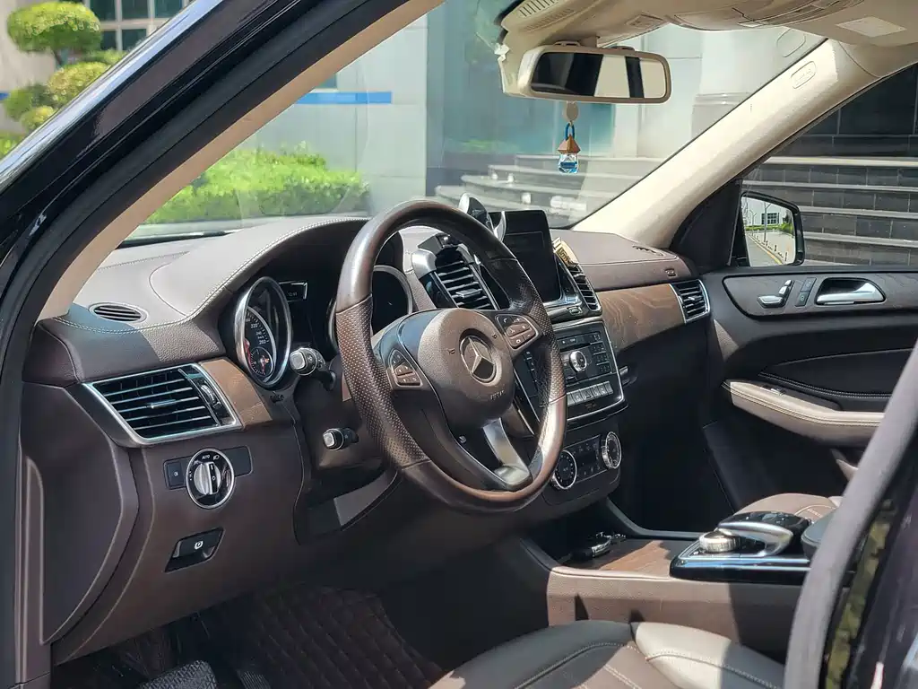 Mercedes-Benz GLE (Import) — миниатюра 6