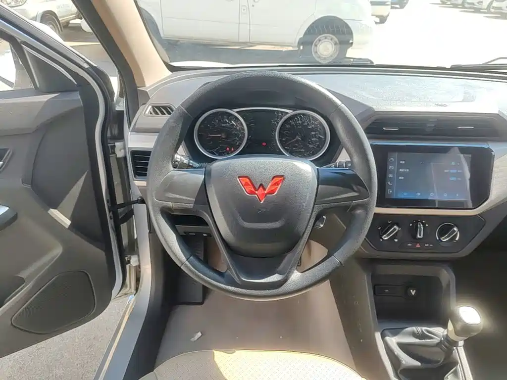 Wuling Hongguang — миниатюра 11