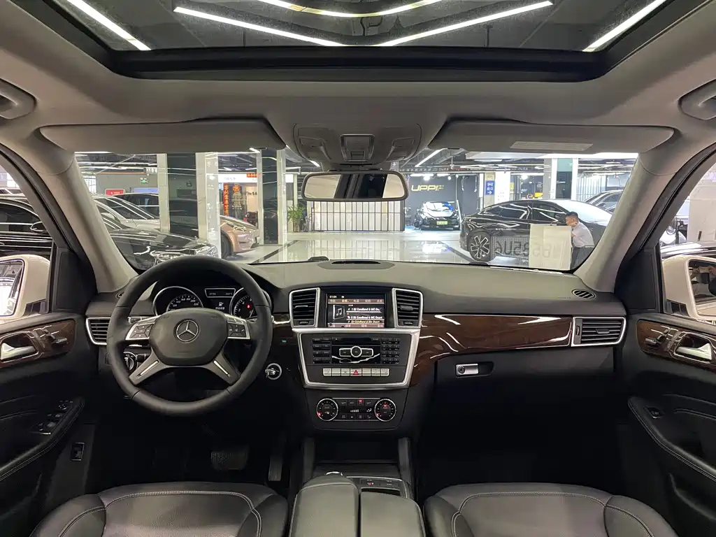 Mercedes-Benz M-Class — миниатюра 11