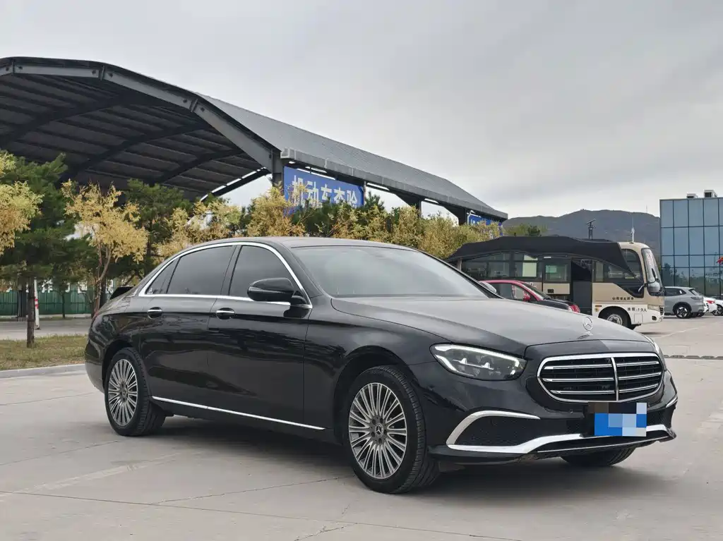Mercedes-Benz E-Class — миниатюра 3