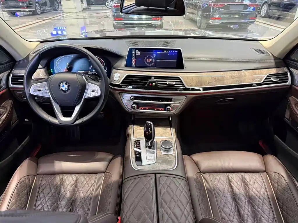 BMW 7 Series — миниатюра 7