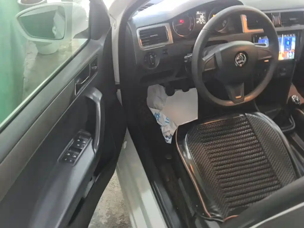 Skoda Rapid Spaceback — миниатюра 16