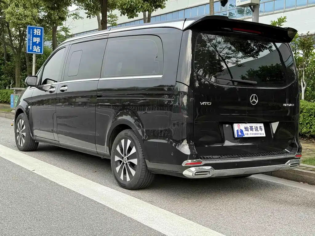 Mercedes-Benz Vito 2023 2.0T 7 мест