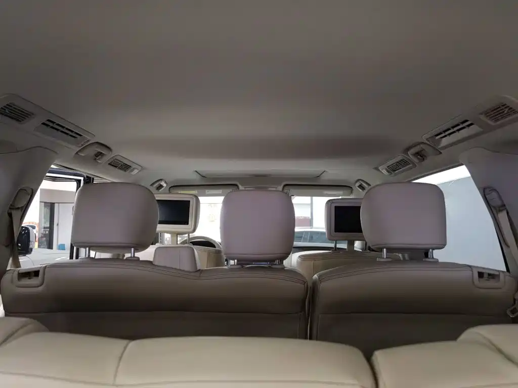 Nissan Patrol — миниатюра 14