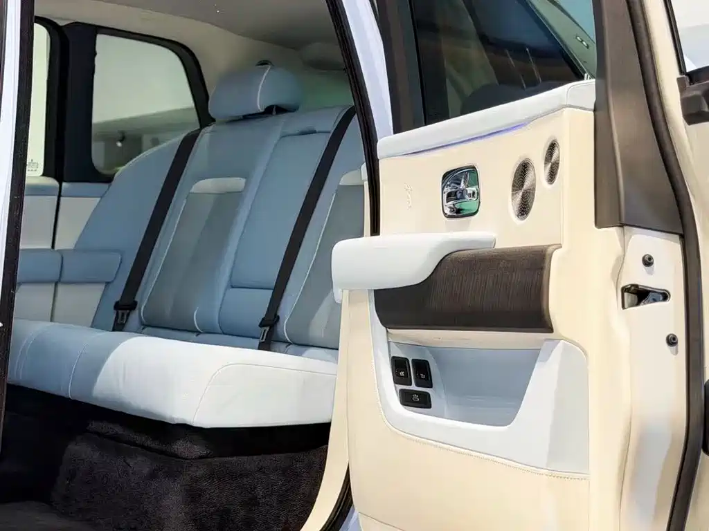 Rolls-Royce Cullinan — миниатюра 6