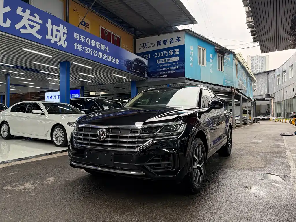 VOLKSWAGEN TOUAREG
