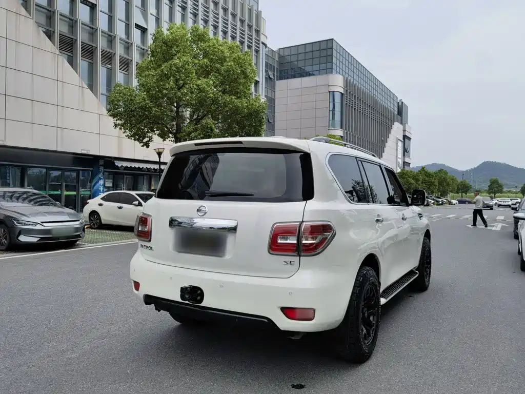 Nissan Patrol — миниатюра 13