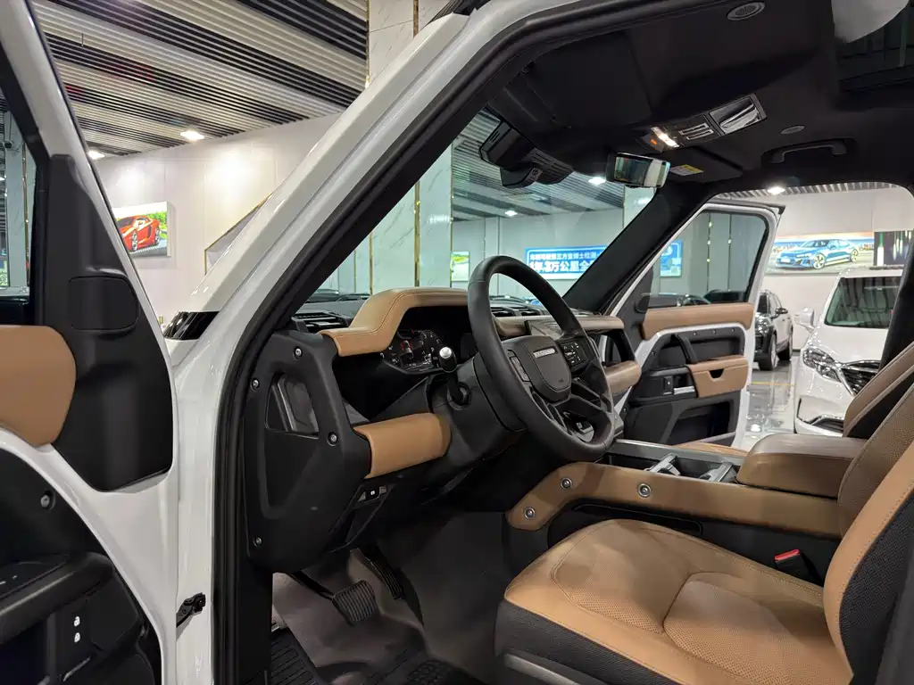 Land Rover Defender — миниатюра 4