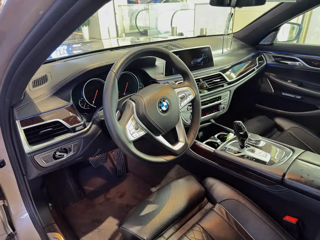 BMW 7 Series 7 2016 750Li xDrive мест