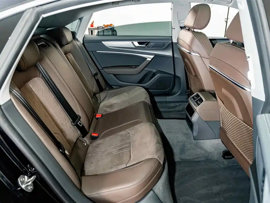 Audi A7L — миниатюра 20