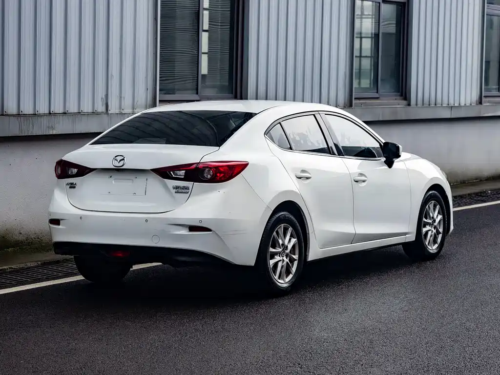 Mazda Mazda3 3 2016 1.5L AT Luxury