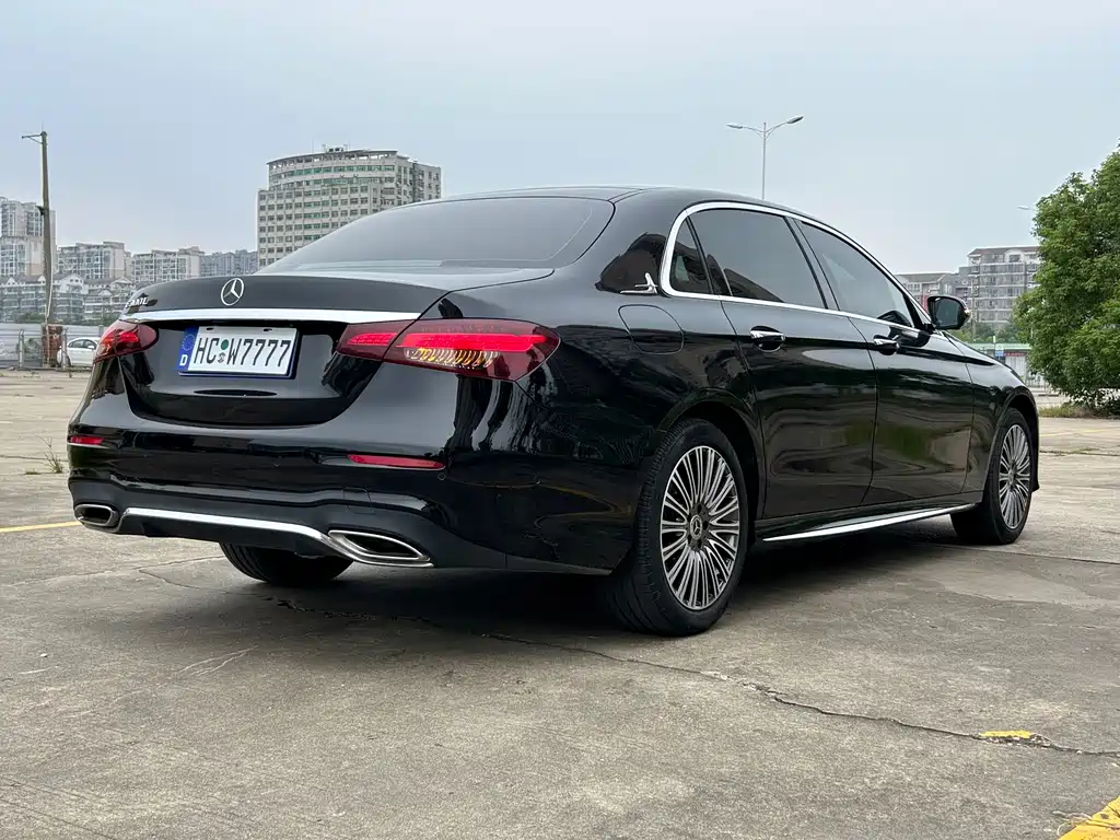 Mercedes-Benz E-Class — миниатюра 9