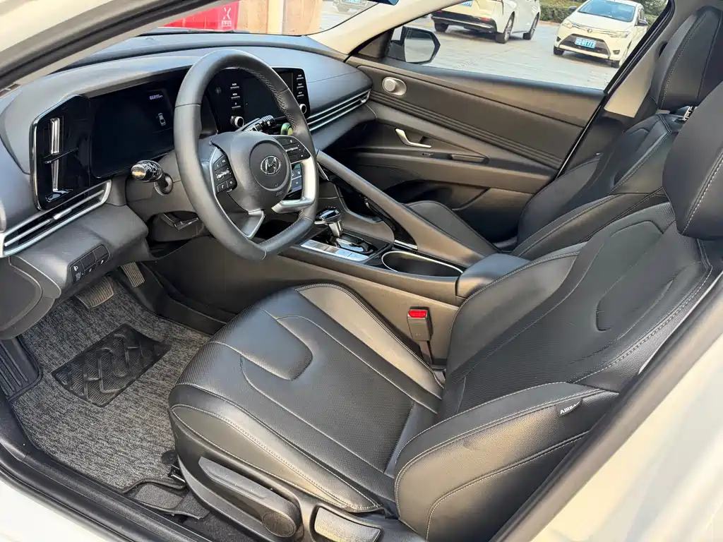 Hyundai Elantra — миниатюра 7
