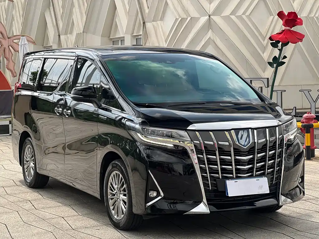 Toyota Alphard — миниатюра 3