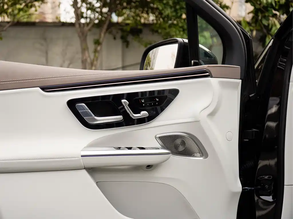 MERCEDES-BENZ EQE SUV