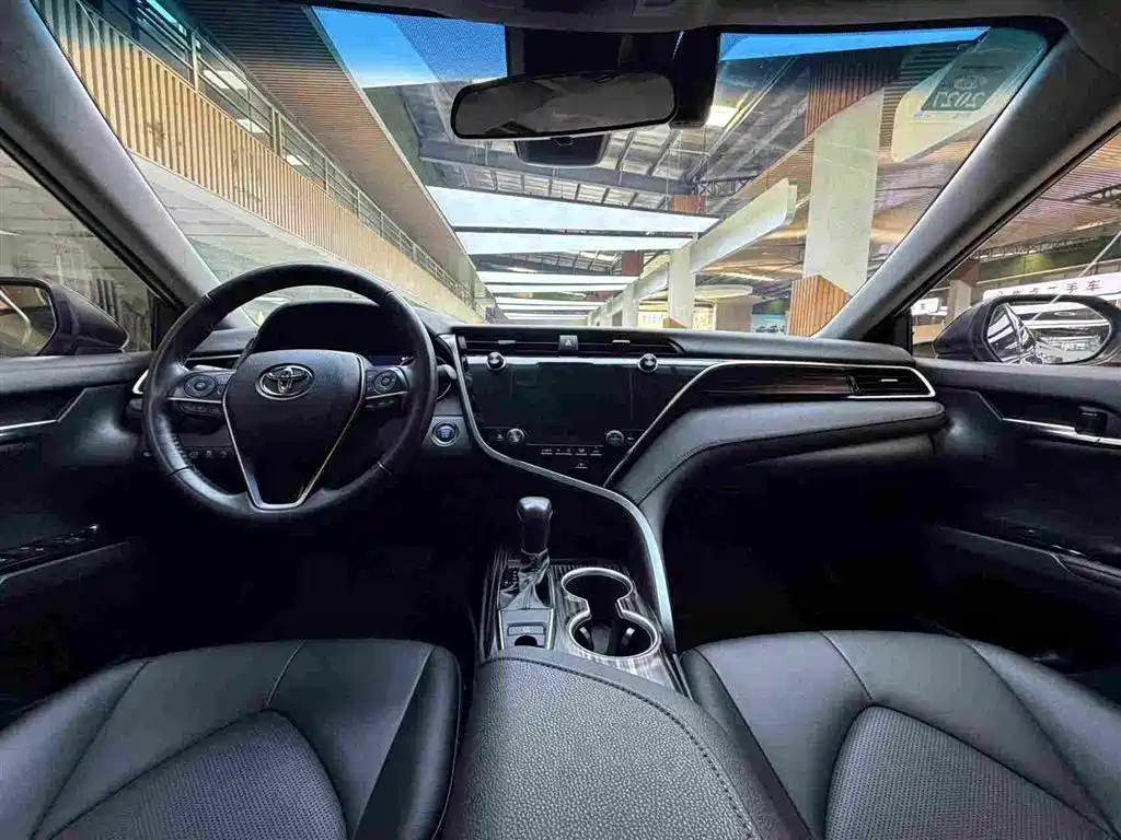 Toyota Camry — миниатюра 5