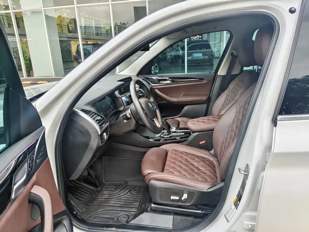 BMW iX3 — миниатюра 8