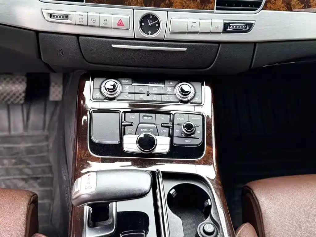 Audi A8 — миниатюра 6