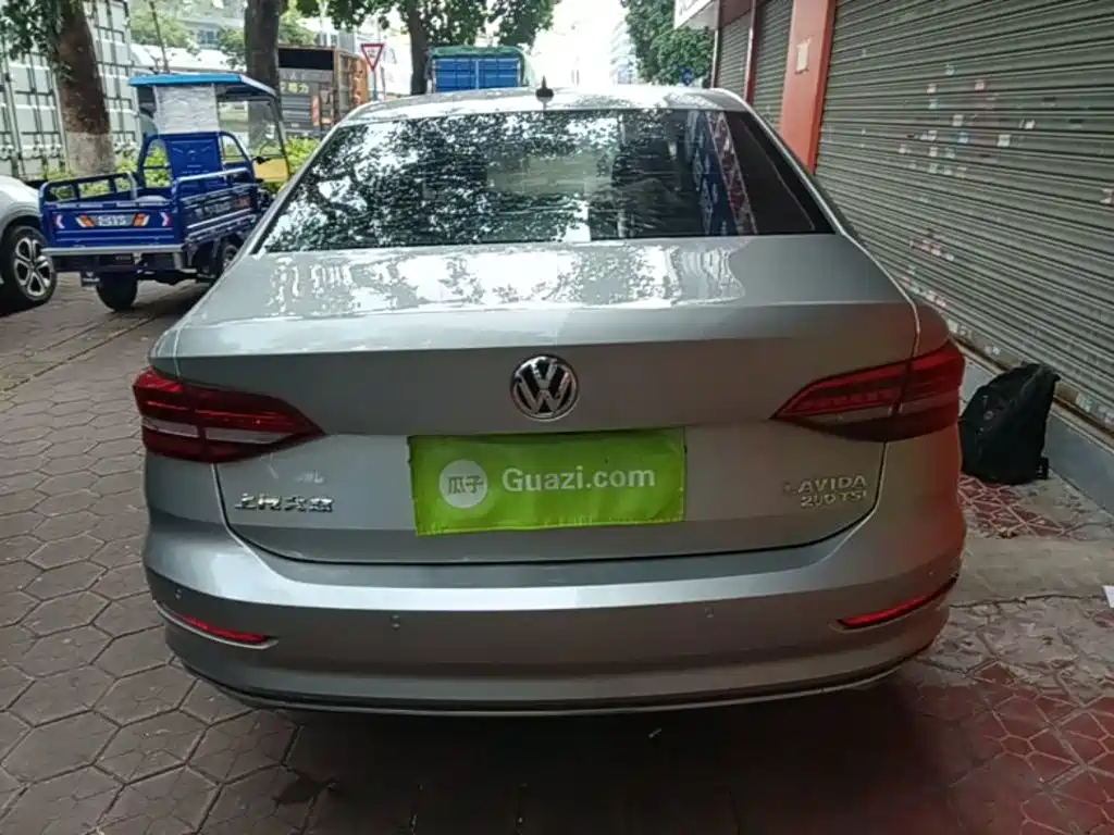 Volkswagen Lavida — миниатюра 6