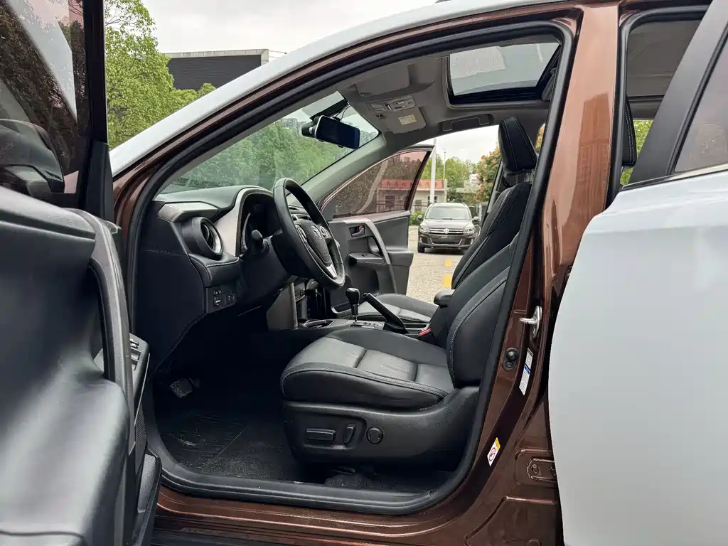 Toyota RAV4 — миниатюра 21