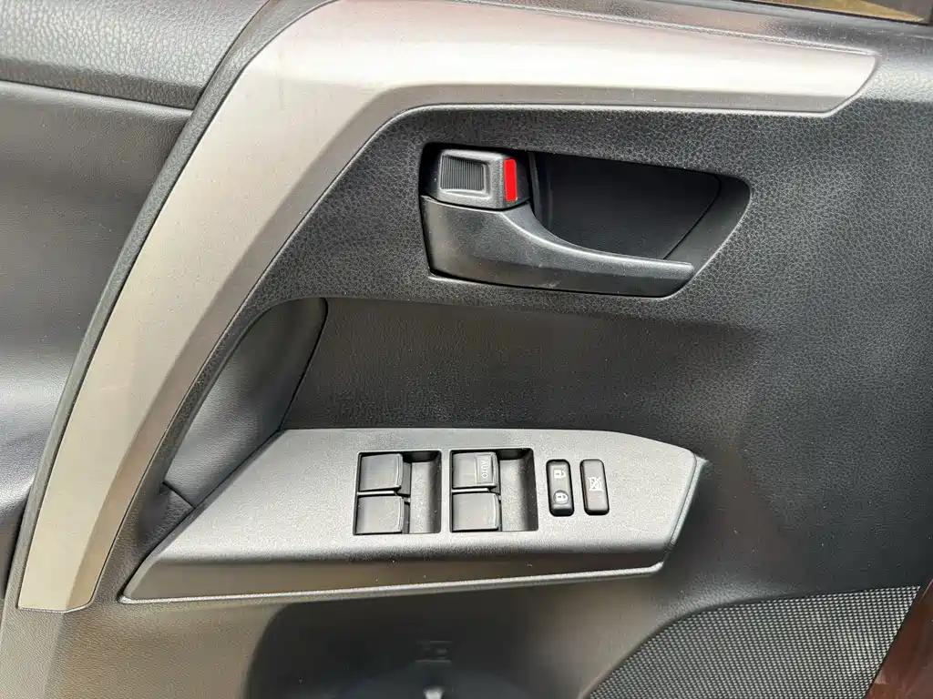 Toyota RAV4 — миниатюра 30