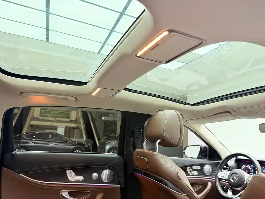 Mercedes-Benz E-Class — миниатюра 11