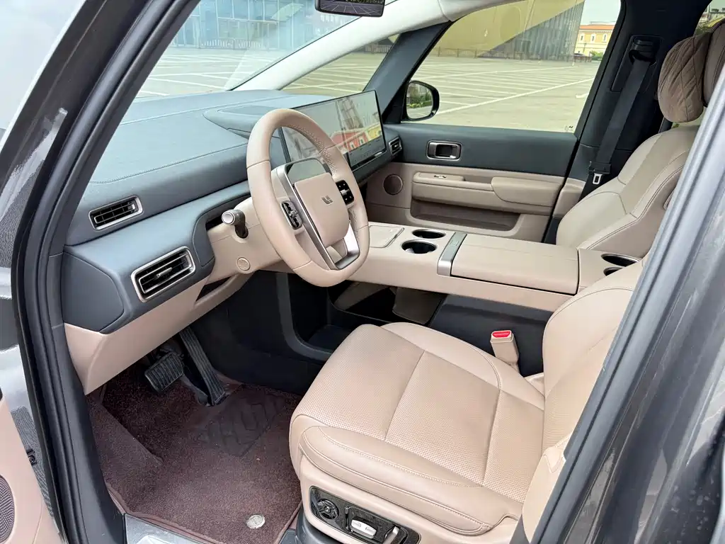 Li Auto MEGA 2025 Home
